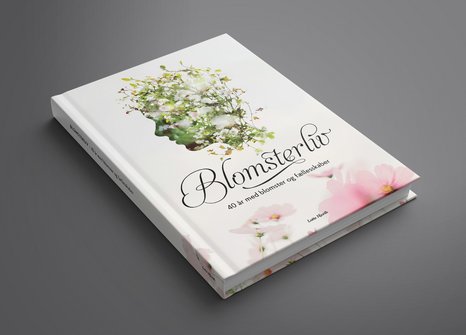 Forside af bogen "Blomsterliv", der viser en blomsterdekoreret silhuet af et ansigt. Titlen er i elegant skrifttype, og bogen handler om blomster og livslyst. Farverne er bløde med rosa og grønne nuancer.